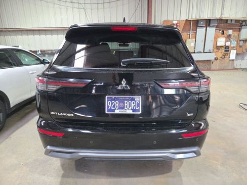Used 2025 Mitsubishi Outlander SE image 10