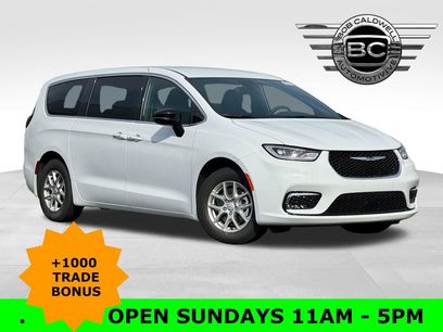 New 2026 Chrysler Pacifica Select