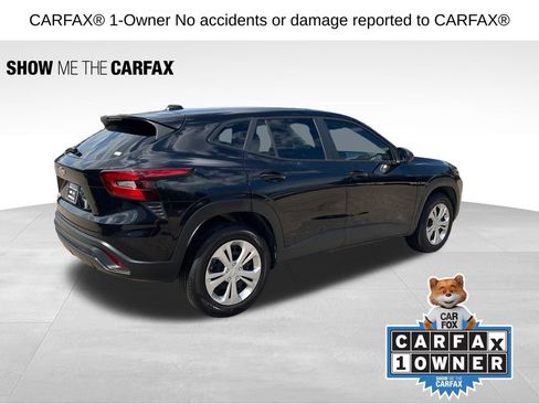 Used 2025 Chevrolet Trax LS FWD image 3