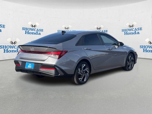 Used 2025 Hyundai Elantra Sport image 8