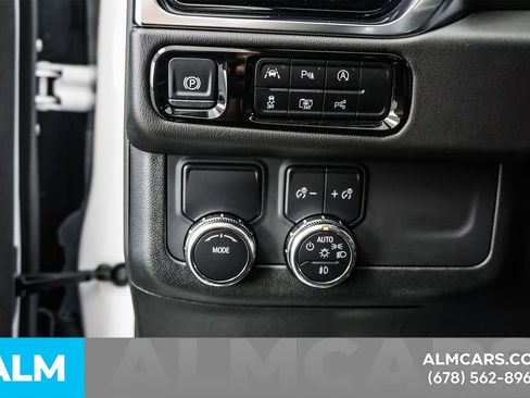 Used 2025 GMC Yukon XL Denali RWD image 34