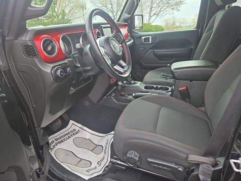 Used 2023 Jeep Wrangler Unlimited Rubicon w/ Cold Weather Group AWD/4WD image 25