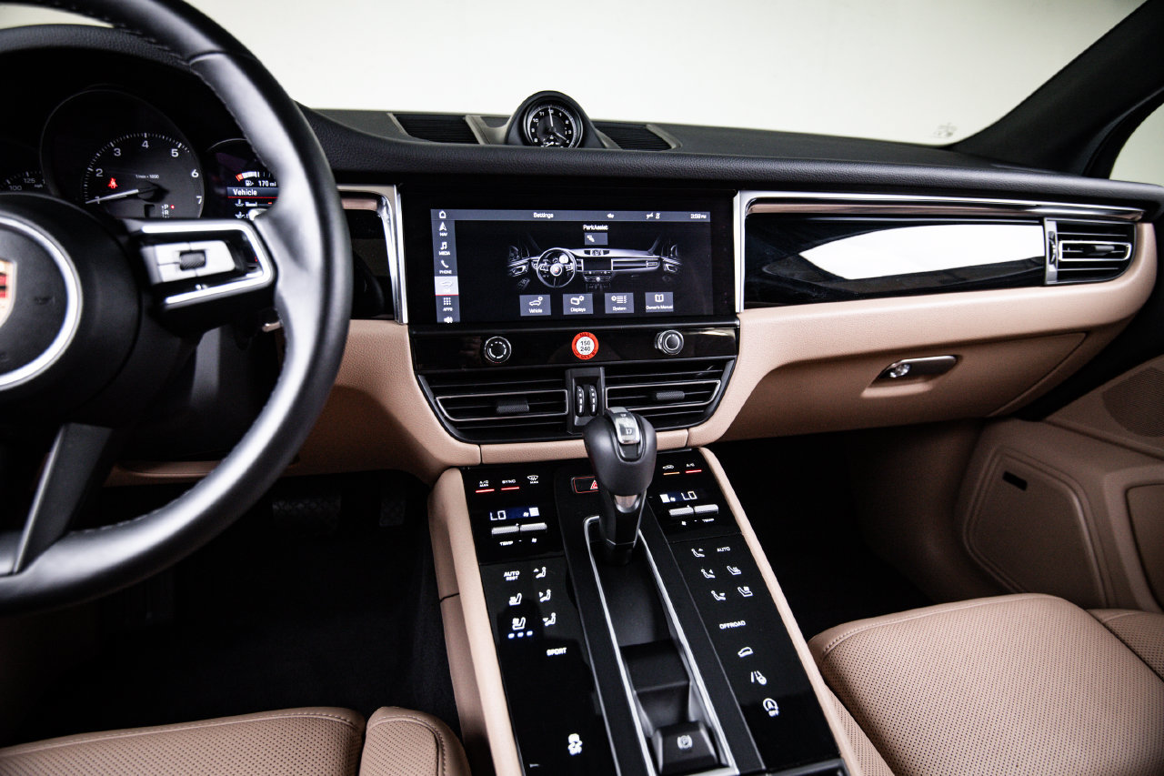Certified 2026 Porsche Macan AWD/4WD image 19