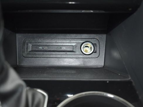 Used 2021 Volkswagen Atlas SEL Premium image 16