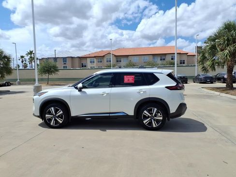 Used 2023 Nissan Rogue SL w/ SL Premium Package FWD image 2