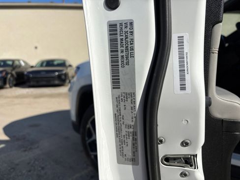 Used 2025 Jeep Compass Limited image 31