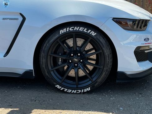 Used 2016 Ford Mustang Shelby GT350 w/ Technology Package image 12