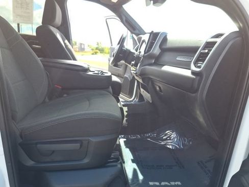 Used 2024 RAM 2500 Big Horn w/ Night Edition AWD/4WD image 33