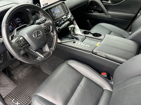 Used 2025 Lexus LX 600 4WD w/ Appearance Package image 11