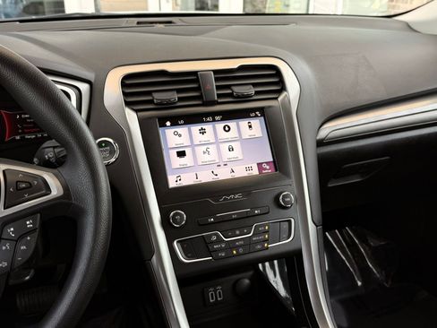 Used 2019 Ford Fusion SE FWD image 32