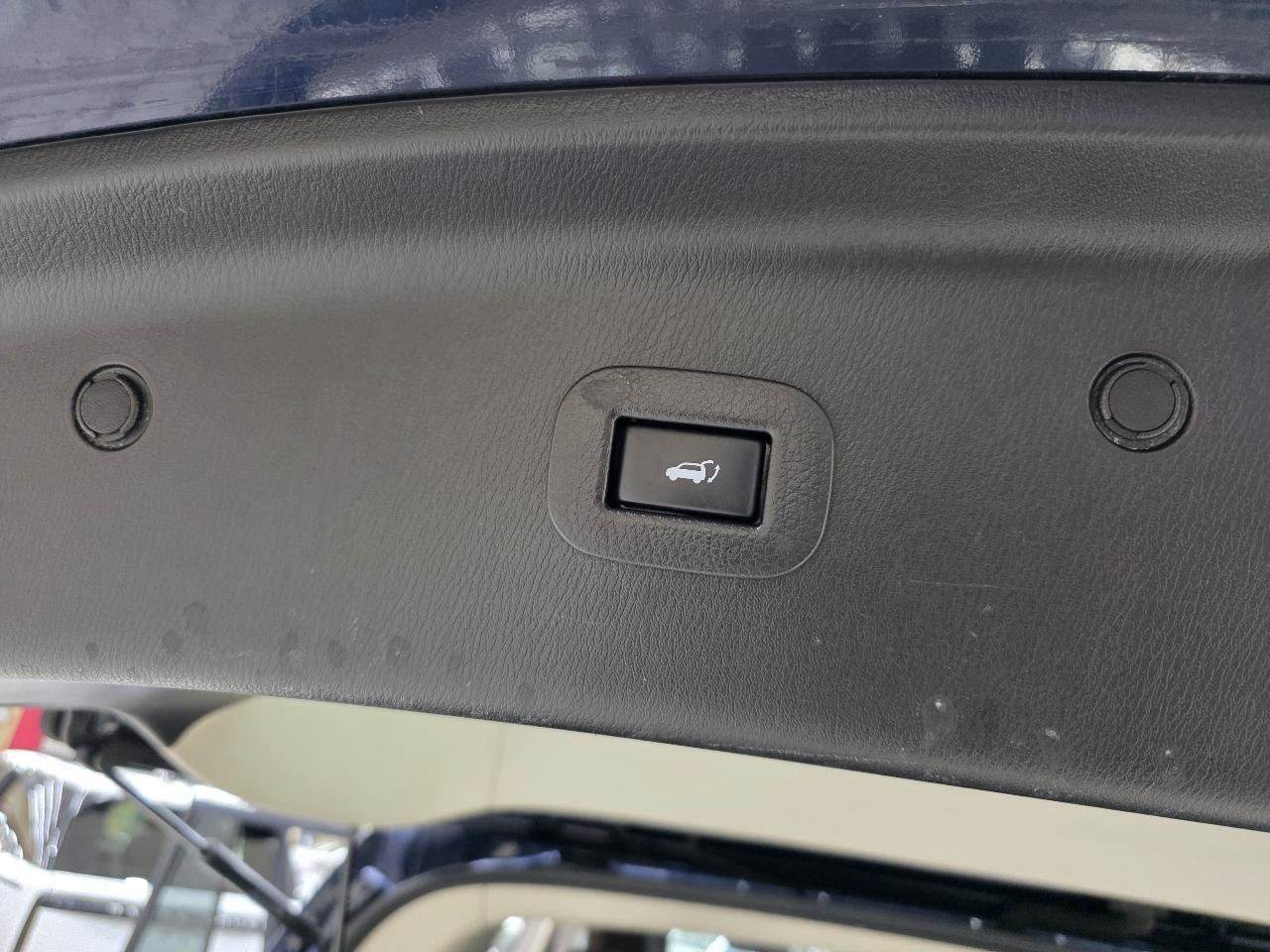 Used 2015 INFINITI QX80 4WD w/ Deluxe Technology Package image 16