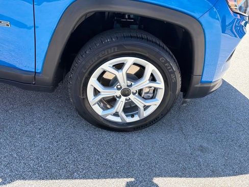 Used 2025 Jeep Compass Latitude AWD/4WD image 39