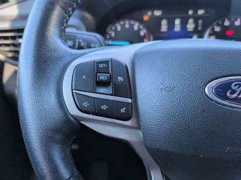 Used 2022 Ford Explorer XLT image 27
