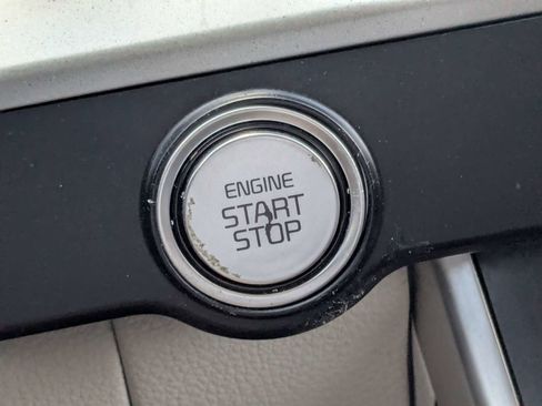 Used 2022 Kia Carnival LX FWD image 35