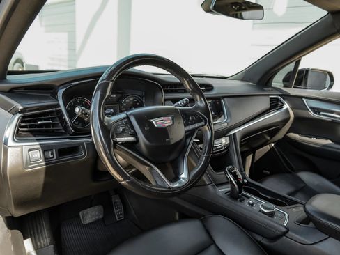 Used 2022 Cadillac XT6 Luxury w/ LPO, Floor Liner Package FWD image 3