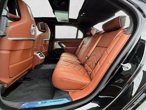 New 2025 BMW i7 xDrive60 w/ Executive Package image 17