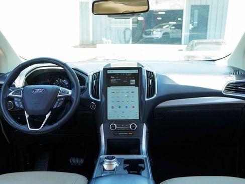 Used 2024 Ford Edge SEL image 11