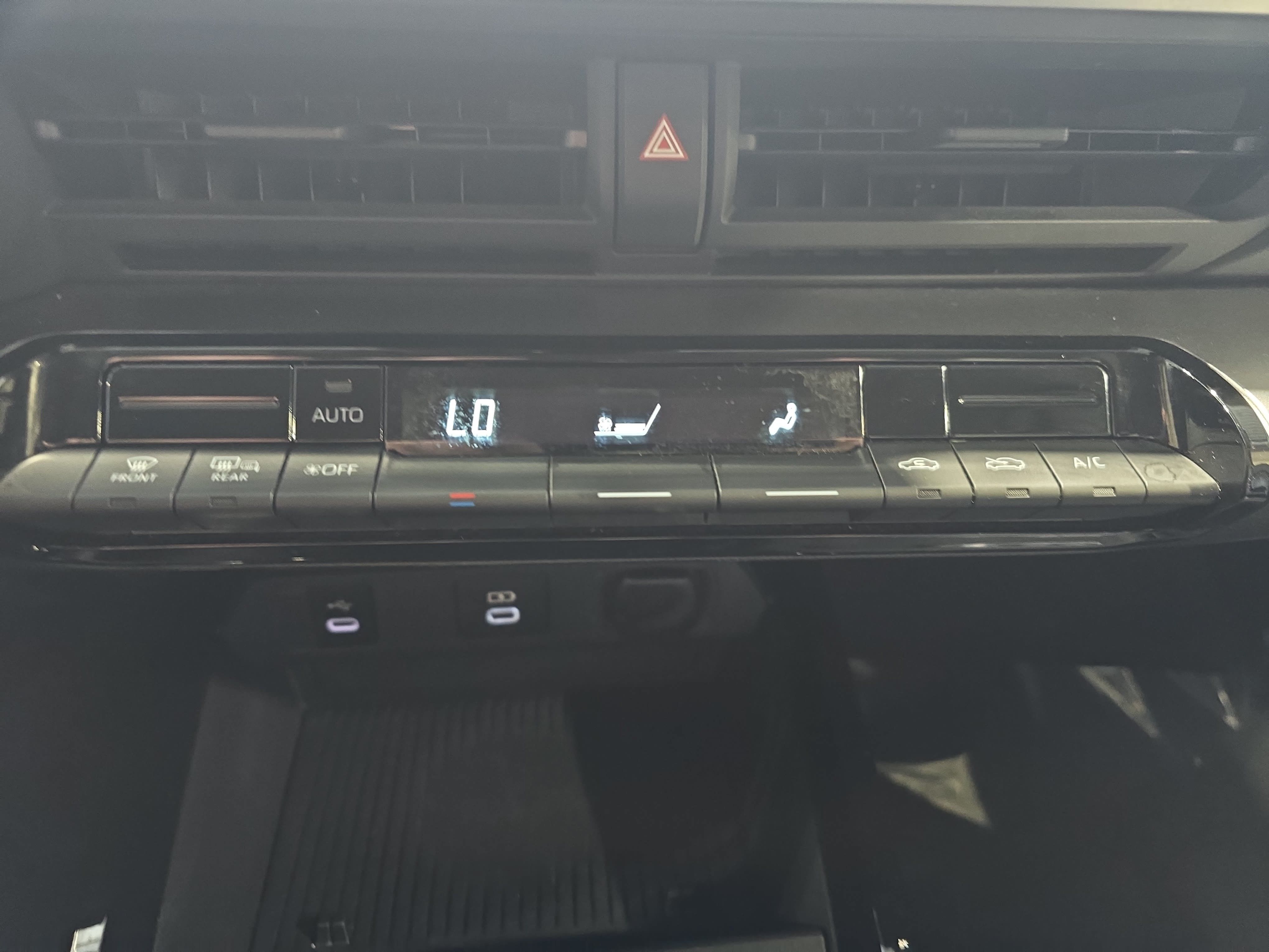 Used 2025 Toyota Prius LE FWD image 23