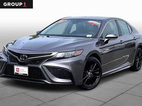 Certified 2023 Toyota Camry SE image 1