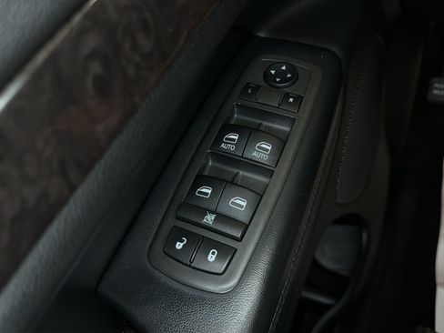 Used 2011 Jeep Grand Cherokee Laredo AWD/4WD image 19