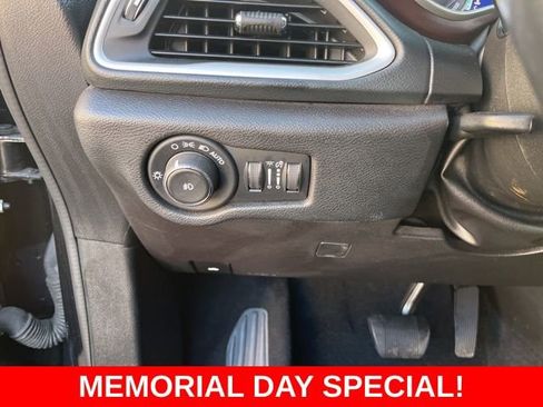 Used 2020 Chrysler Pacifica Touring-L FWD image 30