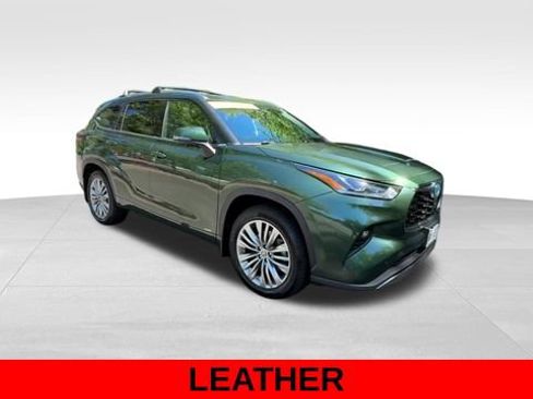 Used 2024 Toyota Highlander Platinum AWD/4WD image 10