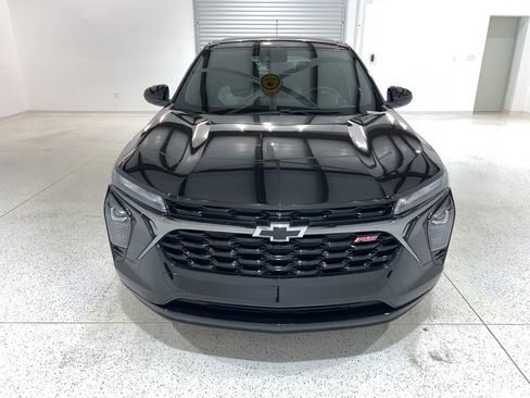 Used 2025 Chevrolet Trax RS w/ Driver Confidence Package image 2