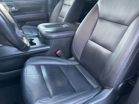 Used 2022 Chevrolet Suburban LT w/ LT Signature Package image 9