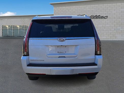Used 2016 Cadillac Escalade ESV Luxury image 5