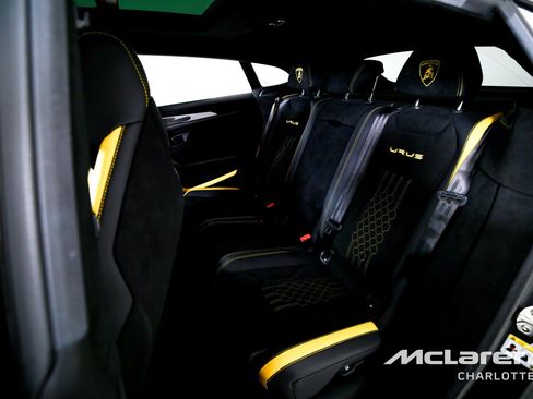 Used 2024 Lamborghini Urus Performante AWD/4WD image 18