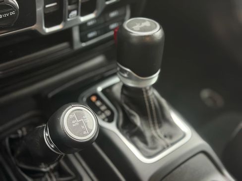 Used 2022 Jeep Wrangler Unlimited Sahara w/ Cold Weather Group image 24