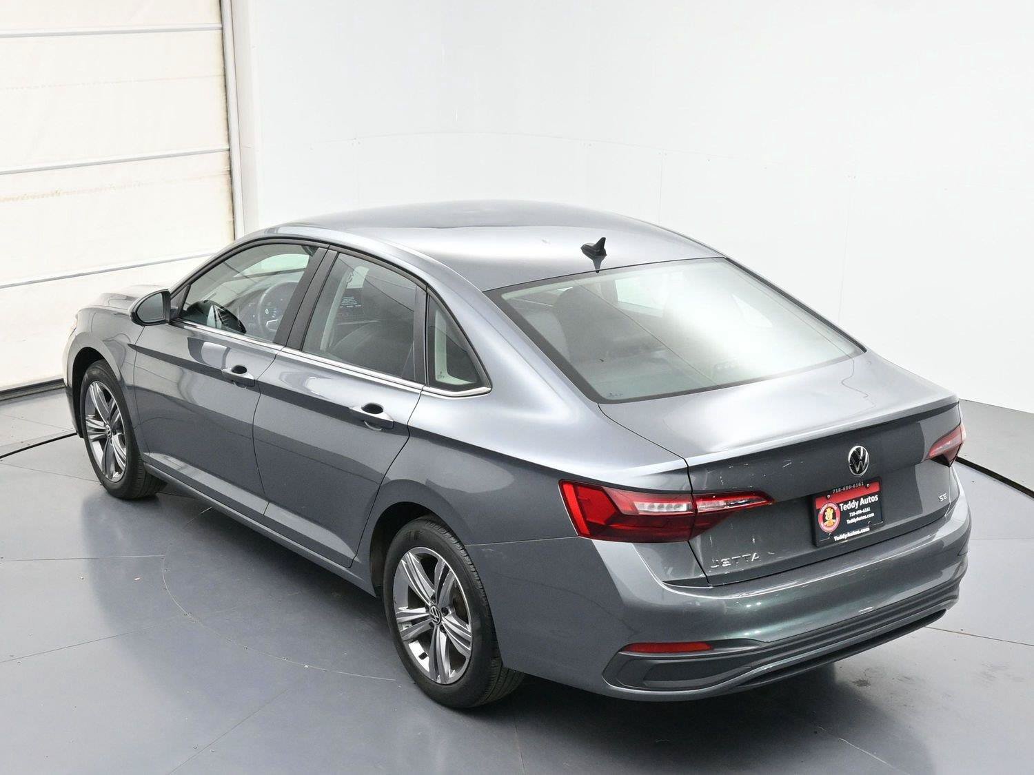 Certified 2023 Volkswagen Jetta SE FWD image 29