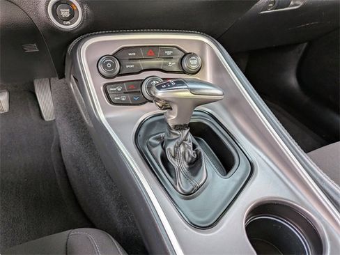 Used 2022 Dodge Challenger SXT image 18