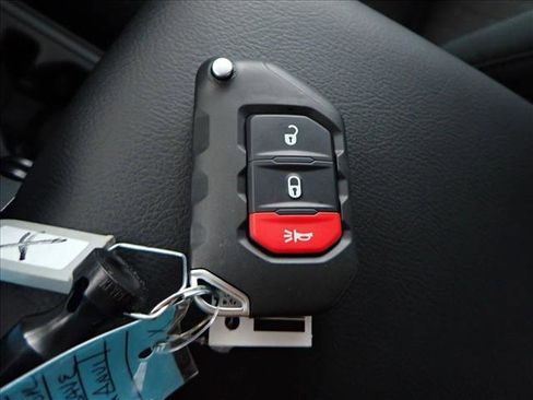 New 2025 Jeep Gladiator Mojave w/ Safety Group image 23
