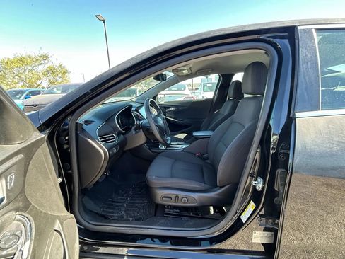 Used 2017 Chevrolet Malibu LT FWD image 9