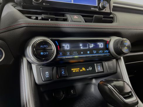 Certified 2022 Toyota RAV4 SE w/ Weather & Moonroof Package AWD/4WD image 17