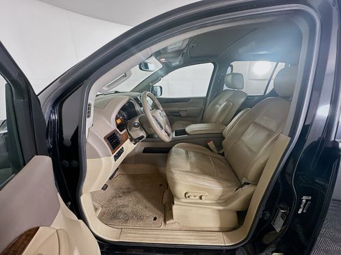 Used 2013 Nissan Armada Platinum RWD image 13