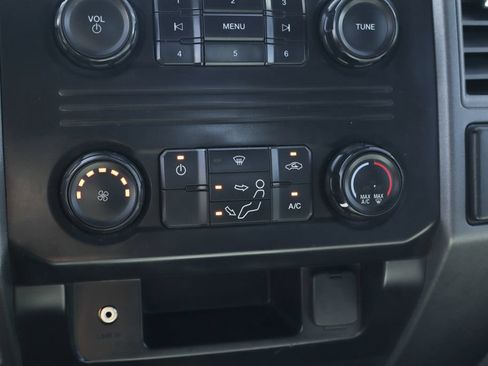 Used 2017 Ford F550 2WD Regular Cab Super Duty image 26
