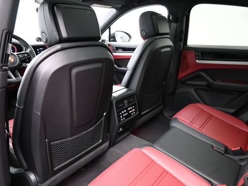 Certified 2025 Porsche Cayenne Coupe AWD/4WD image 8