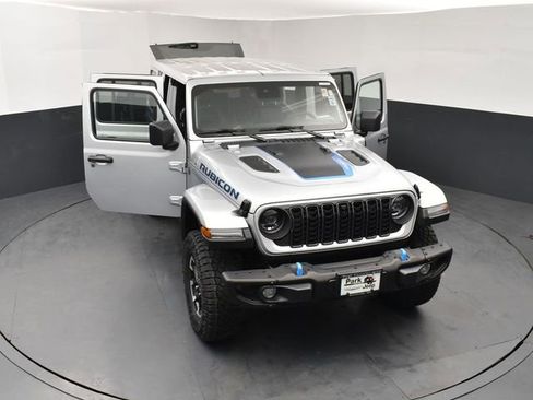 Used 2024 Jeep Wrangler Unlimited Rubicon 4xe image 19