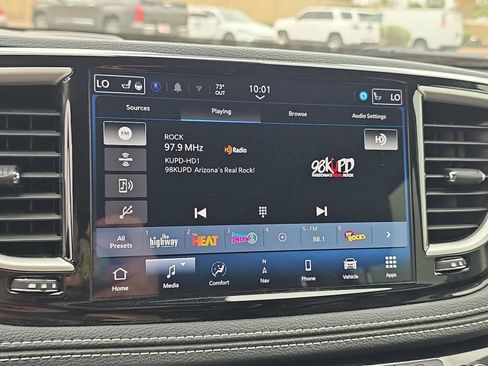 Used 2024 Chrysler Pacifica Limited FWD image 20
