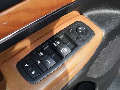 Used 2012 Jeep Grand Cherokee Overland w/ Mopar Chrome Edition Group image 20