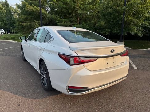 Used 2024 Lexus ES 300h w/ Premium Package FWD image 3