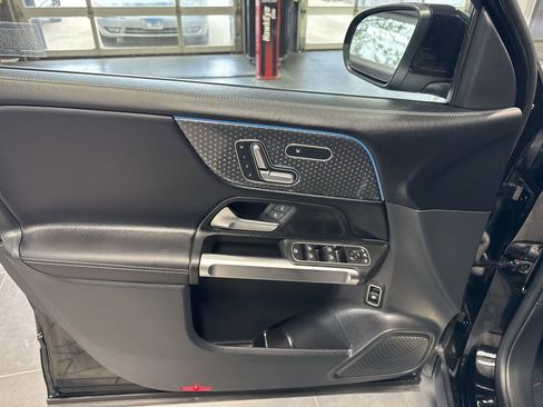 Used 2025 Mercedes-Benz GLB 250 image 25
