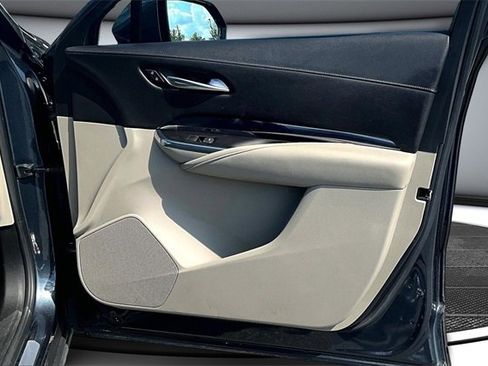 Used 2021 Cadillac XT4 Luxury w/ Cold Weather Package image 28