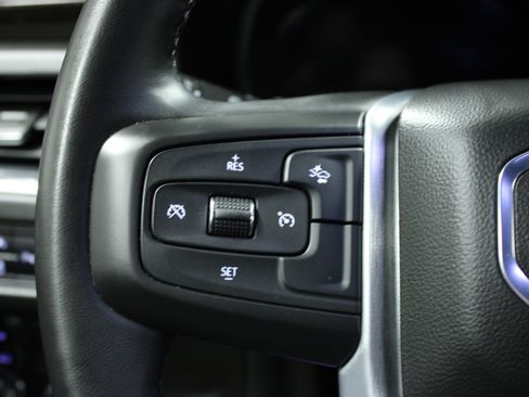 Used 2024 GMC Yukon XL SLE image 21