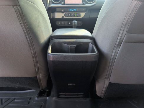 Used 2022 Toyota Tacoma SR5 w/ Technology Package RWD image 32