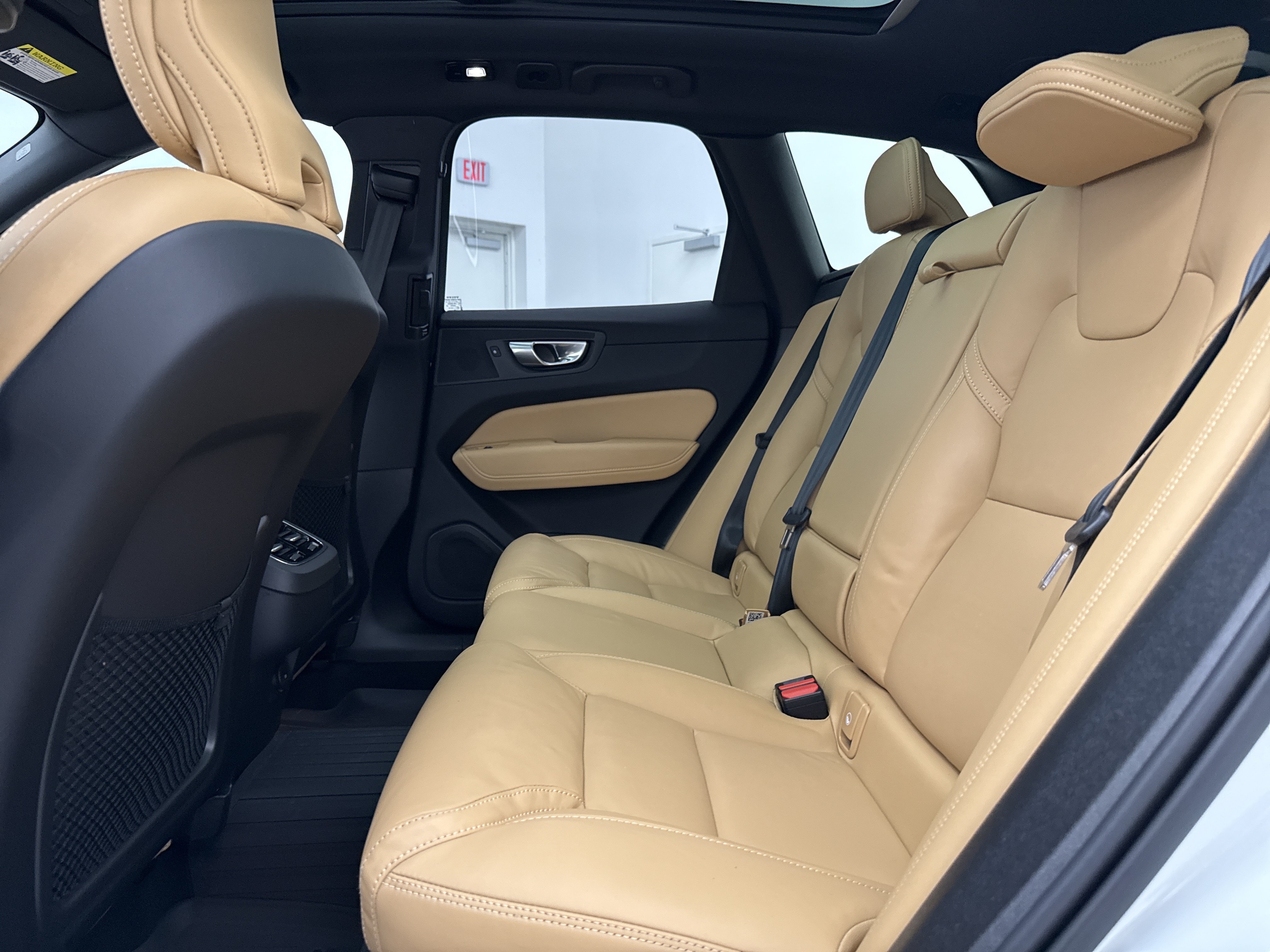Certified 2025 Volvo XC60 B5 Ultra w/ Protection Package Premier AWD/4WD image 26