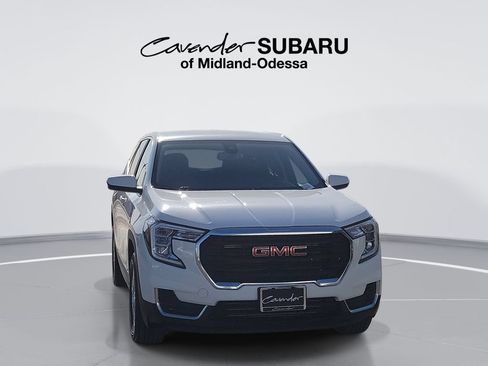 Used 2024 GMC Terrain SLE FWD image 1