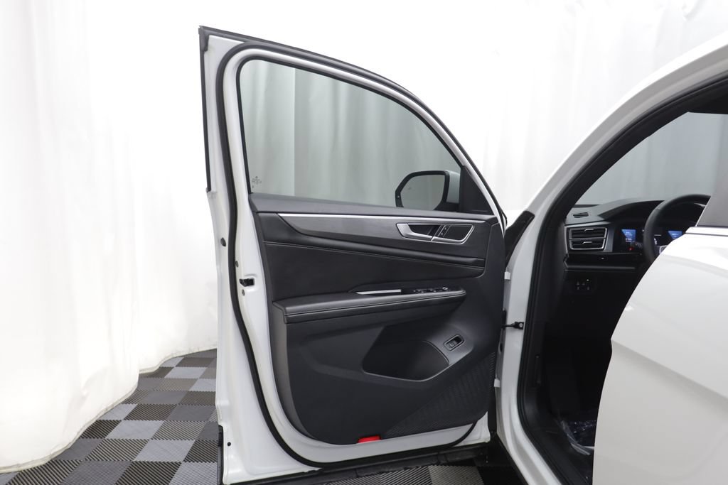 Certified 2024 Volkswagen Atlas Cross Sport SE AWD/4WD image 4